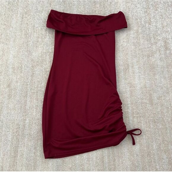 Pretty Little Thing Elegant Off-Shoulder Bodycon Red Dress Size 2 - Picture 4 of 6
